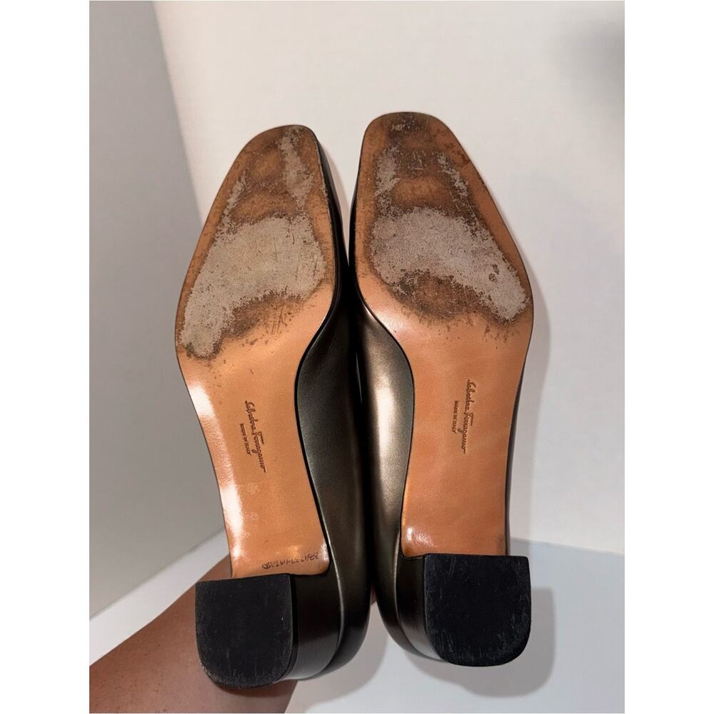 VINTAGE SALVATORE FERRAEGAMO metallic classic block interview outfit heel 9.5 - Picture 5 of 5